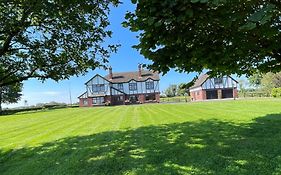 Greenfields Country House