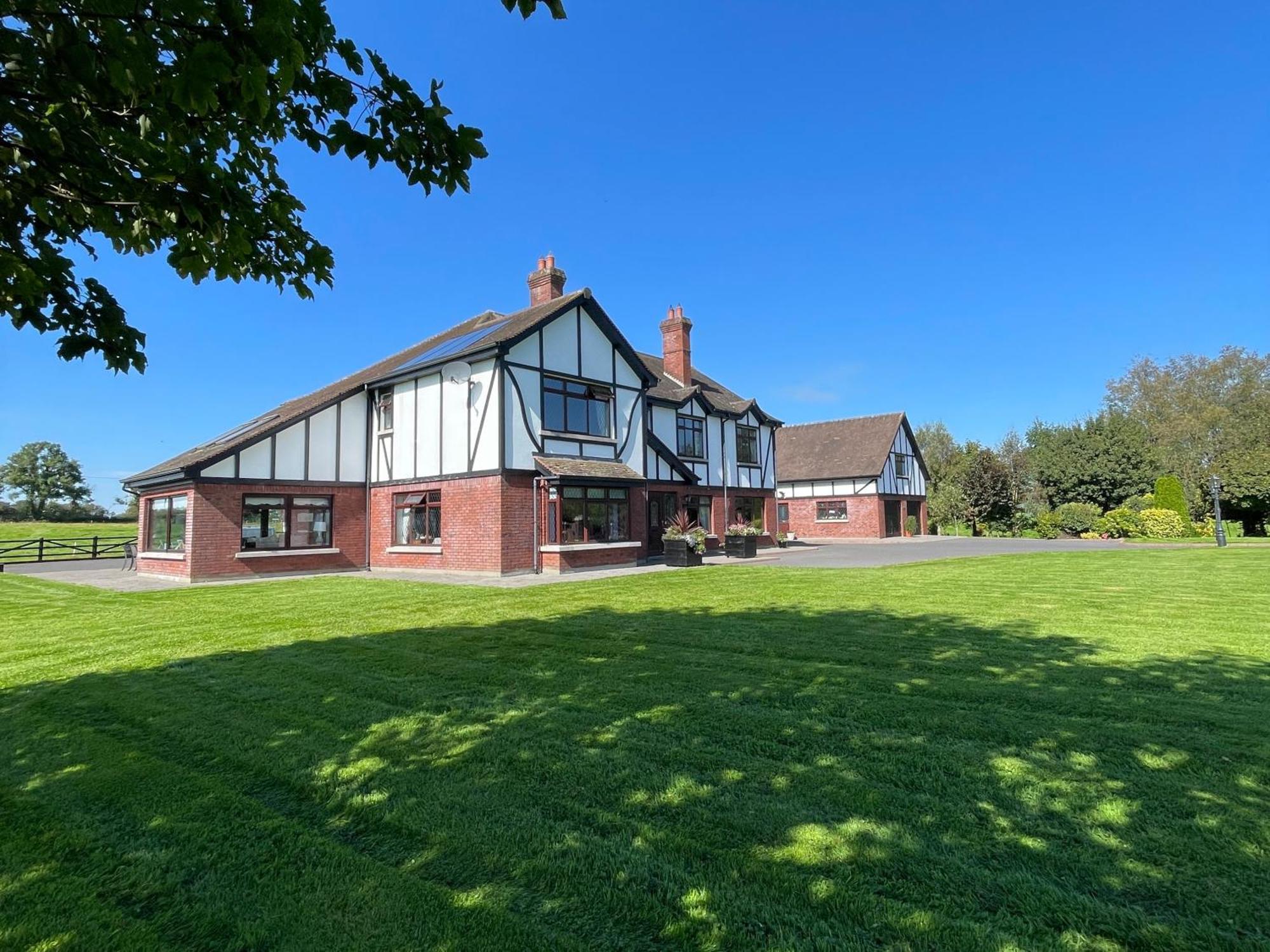 Greenfields Country House Latton Exterior photo